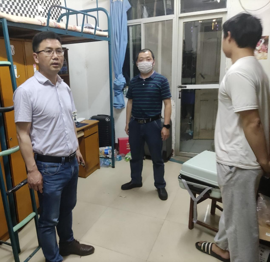 前程似锦，一片光明——资环公司下寝看望毕业生